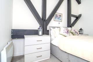 2BR Flat WiFi, Parking Contractors & Families - Bradford - 3