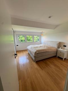 Stilvolles Retreat mit Loggia & 2 Schlafzimmern - Niederkassel - 3