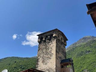 Jimsher Naveriani Guesthouse - 9