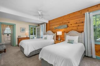 Isaiah Hall Inn - 9