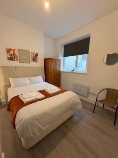 Luxury 5BR House Sleeps 10 Entire Home in Cardiff City Centre - Cardiff - 0