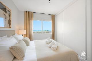 Wyndham - Bright and Modern 2BR with Sea Views in - 3