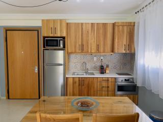 Steel & Oak-Stylish Stay Near Shore - 1