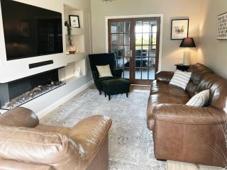 The Heights - quiet detached home - stunning views - 6