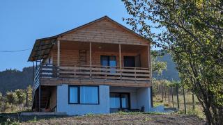 Mountain-View 3BR Wooden Cottage - 2