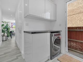 Stylish 1 BDR Apartment, Wembley - 2