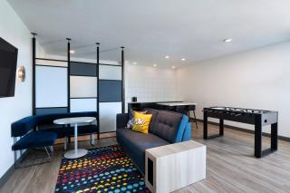 Aloft Omaha West - 2