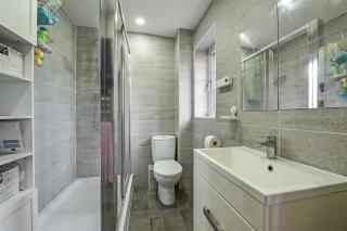 4 Bed Family Home in Andover - Andover - 6