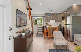 Charming B&B Mezzanine with Free Parking! - 4