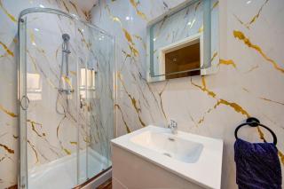 Luxurious Apartment steps from Spinola Bay - 3