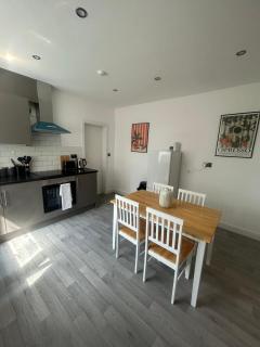 Private Derby Studio with Shared Kitchen # 2 - Derby - 4