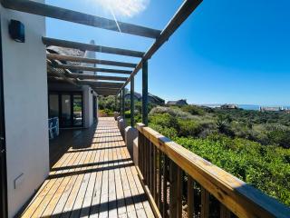 Bayview Bliss at Springerbaai Luxury off-grid coastal retreat - 4
