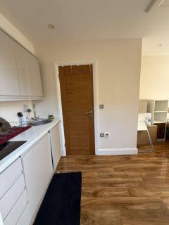 The Paradise Retreat - Crawley - 7