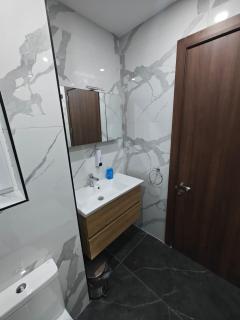 Large Deluxe Apartment - 2