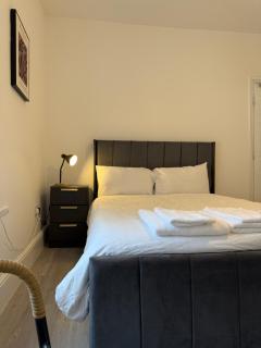 Luxury 5BR House Sleeps 10 Entire Home in Cardiff City Centre - Cardiff - 7