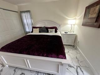 Duplex on CANAL all updated new furniture - 1
