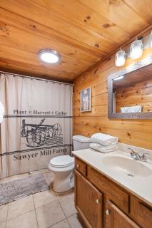 Ridge Retreat - Cabin with Game Room, Hot Tub & Dollywood Fireworks - 2