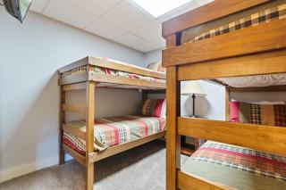Ridge Retreat - Cabin with Game Room, Hot Tub & Dollywood Fireworks - Pigeon Forge - 3