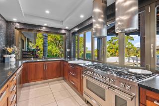 Maroochydore 5-Bed Retreat with Pergola & Bar - Maroochydore - 7