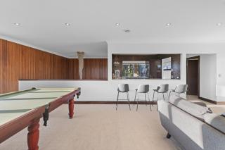 Maroochydore 5-Bed Retreat with Pergola & Bar - 1