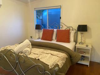 Waterfront Home with stunning views - Tarraville - 8