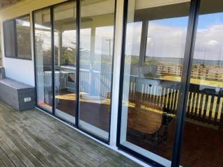 Waterfront Home with stunning views - Tarraville - 5