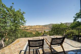 Serene Millerton Lake Villa w/ Panoramic Lake View - 6