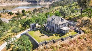 Serene Millerton Lake Villa w/ Panoramic Lake View - 2