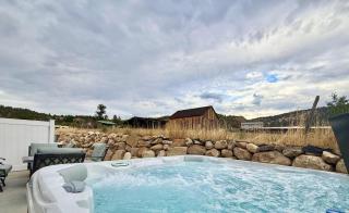 Entire Duplex near Zion with 2 hot tubs sleeps 9 - 0