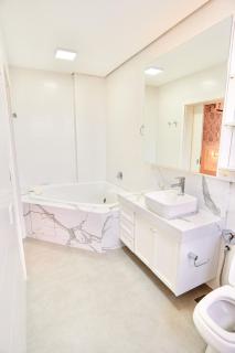 Alto Padrão com 3 suítes a 150m Rua Coberta - 6