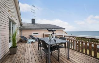 3 Bedroom Beautiful Apartment In Allinge - Allinge - 9