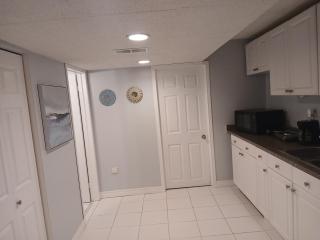 Furnished calm basement studio apartment - Mississauga - 3