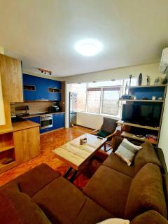 Seaview Escape – 1BR Next to Sea Garden - Varna - 9