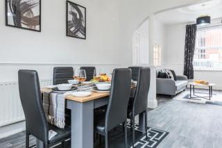 Swinton Victoria Park house with parking - Manchester - 6