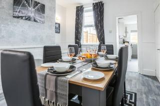 Swinton Victoria Park house with parking - Manchester - 5