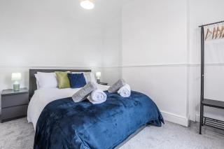 Swinton Victoria Park house with parking - Manchester - 4
