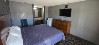 C Town Inn And Suites - Cleveland - 2