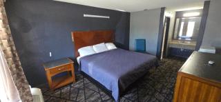 C Town Inn And Suites - Cleveland - 4