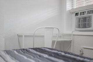 Bloomfield Pittsburgh A Modern and Cozy Private Bedroom, Shared Bathroom, with Free Parking - Pittsburgh - 8