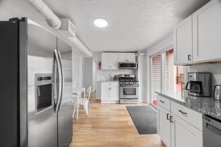 Bloomfield Pittsburgh A Modern and Cozy Private Bedroom, Shared Bathroom, with Free Parking - Pittsburgh - 3