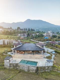 Villa Puncak Dengan View Persawahan - Cisarua - 8