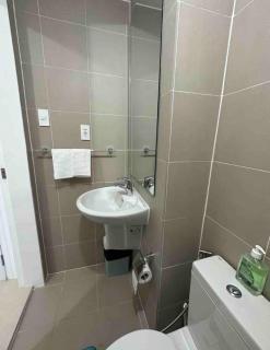 Fast WiFi - Free Pool Access - Netflix - Hot Shower - 2