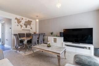 Walk to Liverpool Airport - Luxury Stay with EV Charge - Fast WiFi - 8