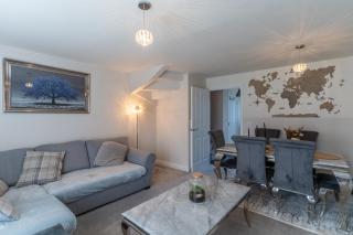 Walk to Liverpool Airport - Luxury Stay with EV Charge - Fast WiFi - Liverpool - 0
