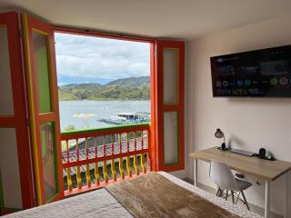 Apartamento en el parque principal con vista a la represa - Guatapé - 0