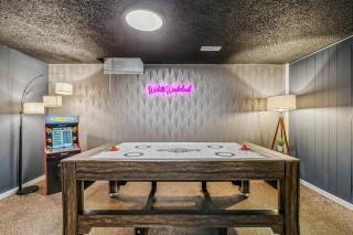 HotTub, Theater, Kings, & Firepit - NearWesley - 4