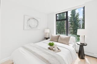 Modern Two Bedroom Haven with Urban Charm - Vancouver - 1