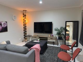 KozyGuru | 3BR Retreat to ADL & Barossa in 40m - 0