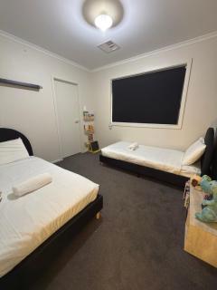 KozyGuru | 3BR Retreat to ADL & Barossa in 40m - 3