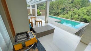 Cemara Villa Dago Private Pool - Bandung - 7